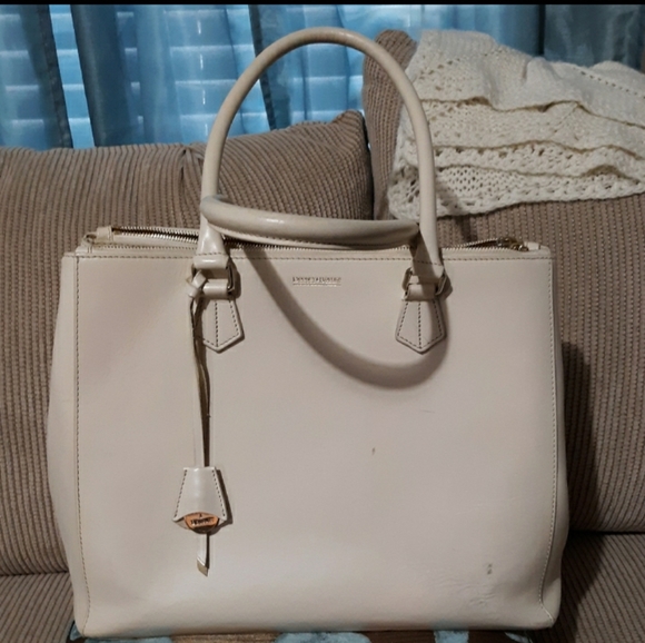 Dooney & Bourke Handbags - Dooney Bourke Alto Roma Handbag with Strap